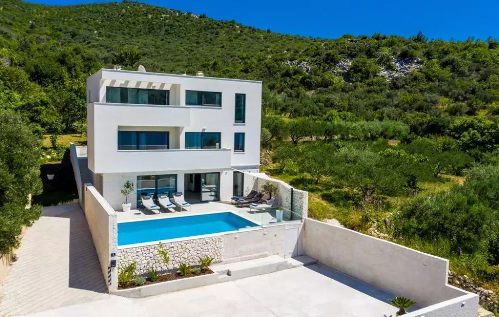 Villa 210m² in Croatia, Dubrovnik. Priced at 1500000€ rent photo-2