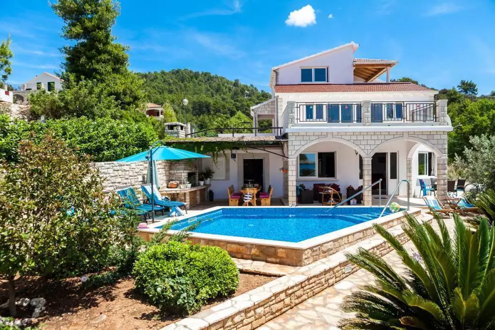 Villa 460m² in Croatia, Korcula. Priced at 1600000€ rent photo-3