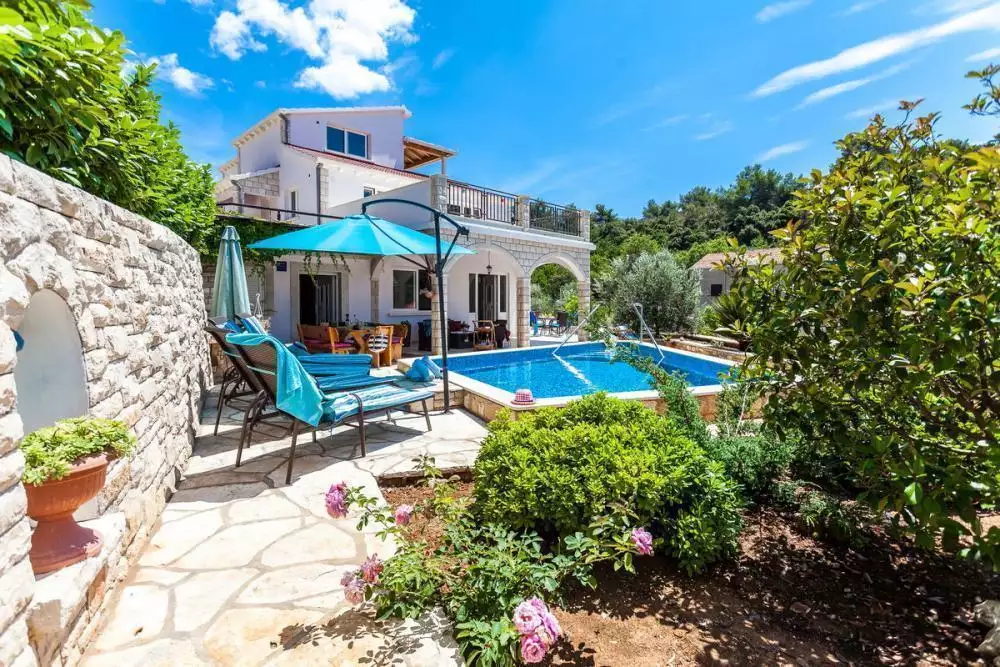 Villa 460m² in Croatia, Korcula. Priced at 1600000€ rent photo-10