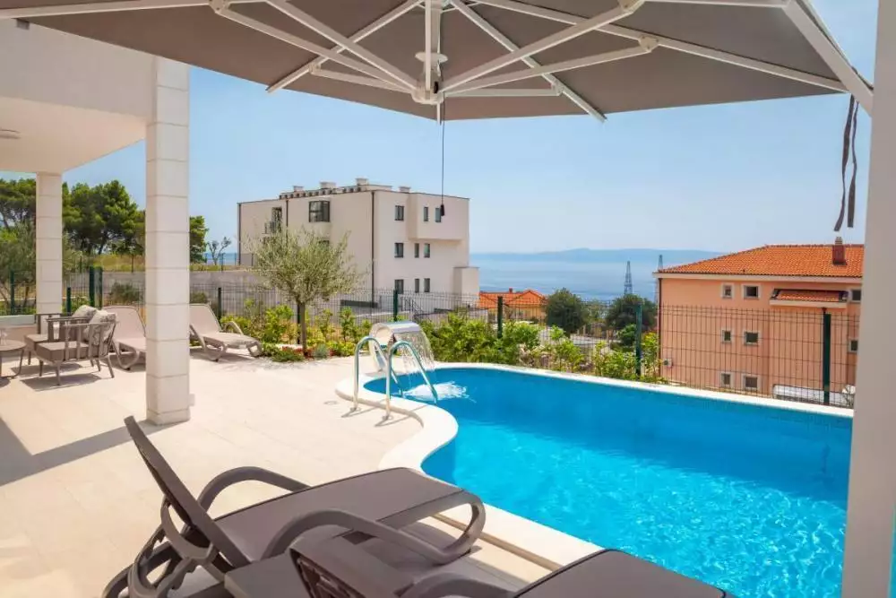 Villa 300m² in Croatia, Makarska. Priced at 880000€ rent photo-6