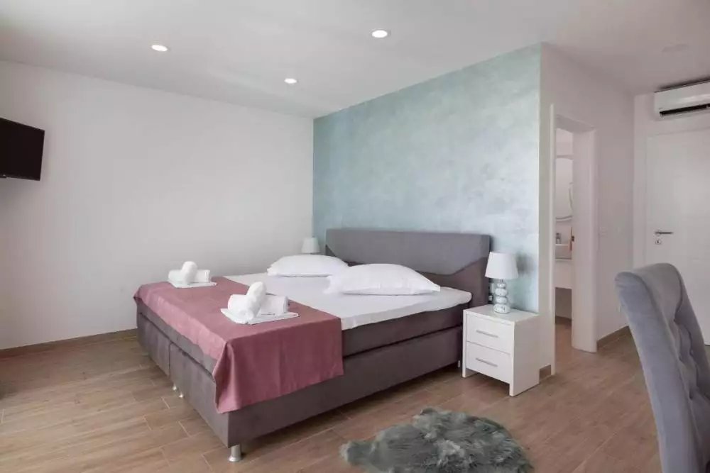 Villa 300m² in Croatia, Makarska. Priced at 880000€ rent photo-13