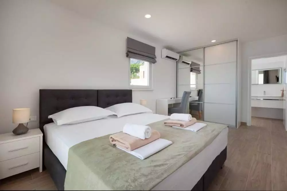 Villa 300m² in Croatia, Makarska. Priced at 880000€ rent photo-19