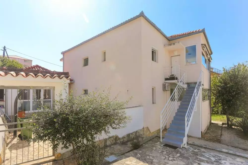 Villa 310m² in Croatia, Ciovo. Priced at 1100000€ rent photo-5