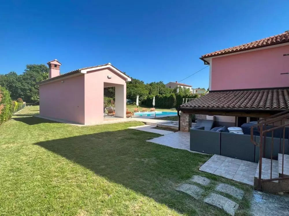 Villa 320m² in Croatia, Labin. Priced at 560000€ rent photo-4