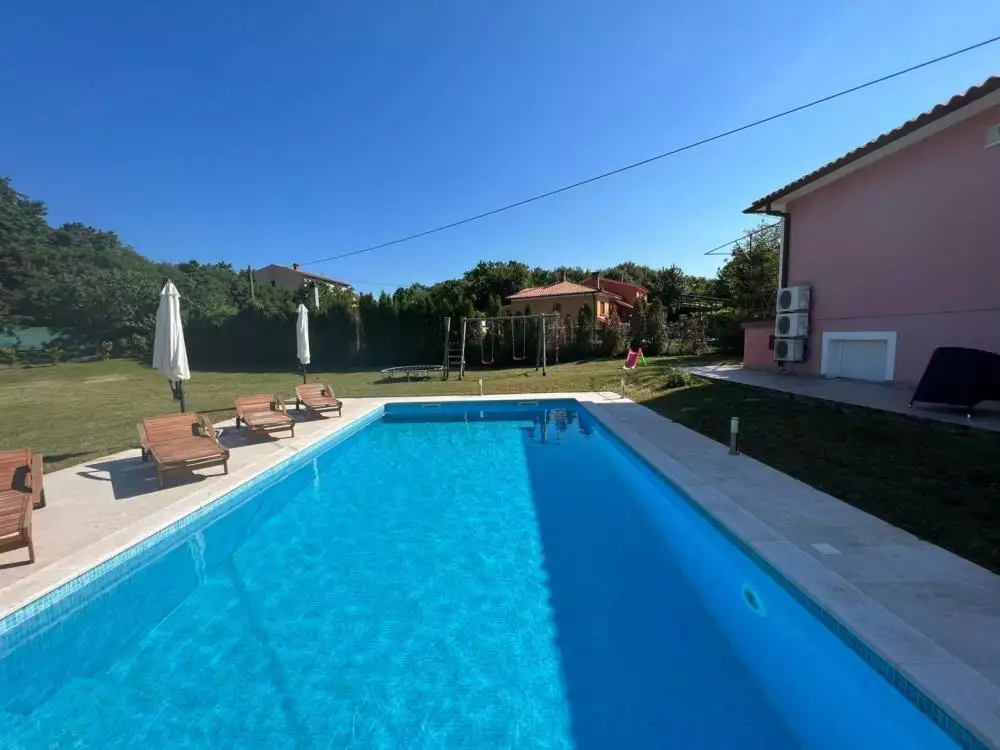 Villa 320m² in Croatia, Labin. Priced at 560000€ rent photo-1