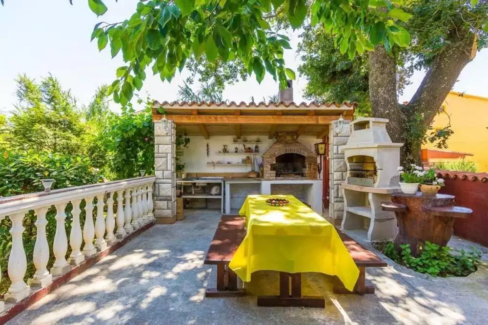 Hotels 600m² in Croatia, Medulin. Priced at 2100000€ rent photo-4
