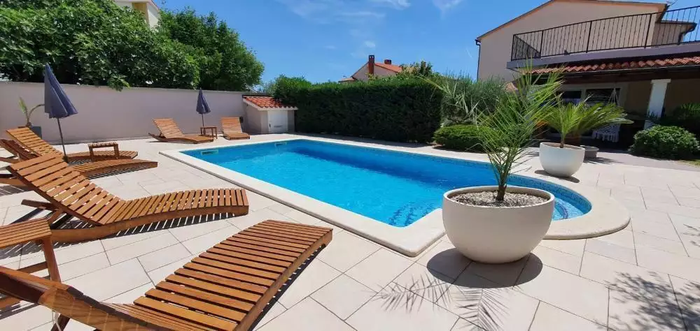 Villa 300m² in Croatia, Medulin. Priced at 832000€ rent photo-2