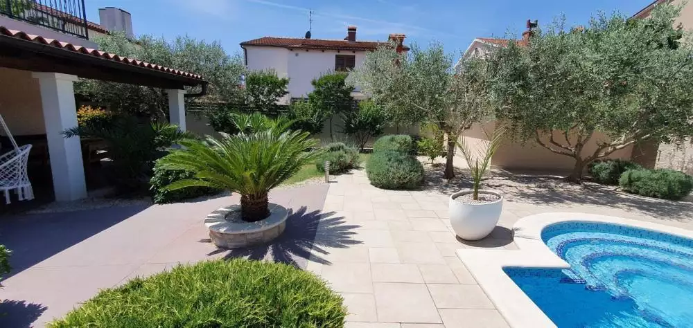 Villa 300m² in Croatia, Medulin. Priced at 832000€ rent photo-4