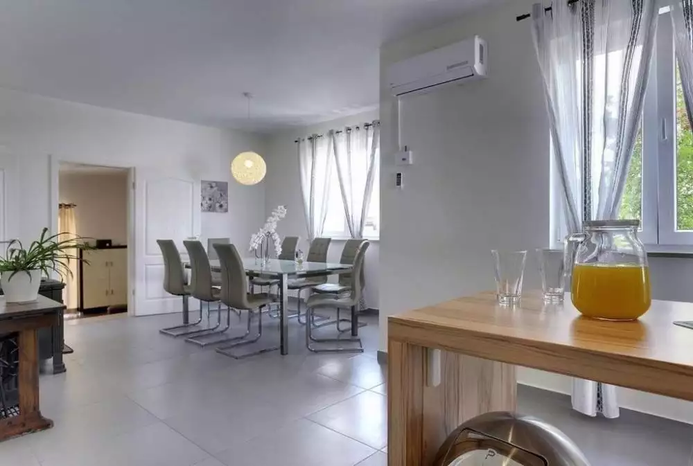 Villa 300m² in Croatia, Medulin. Priced at 832000€ rent photo-11