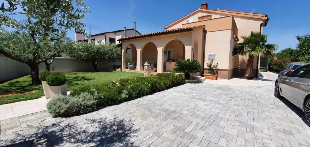 Villa 300m² in Croatia, Medulin. Priced at 832000€ rent photo-23