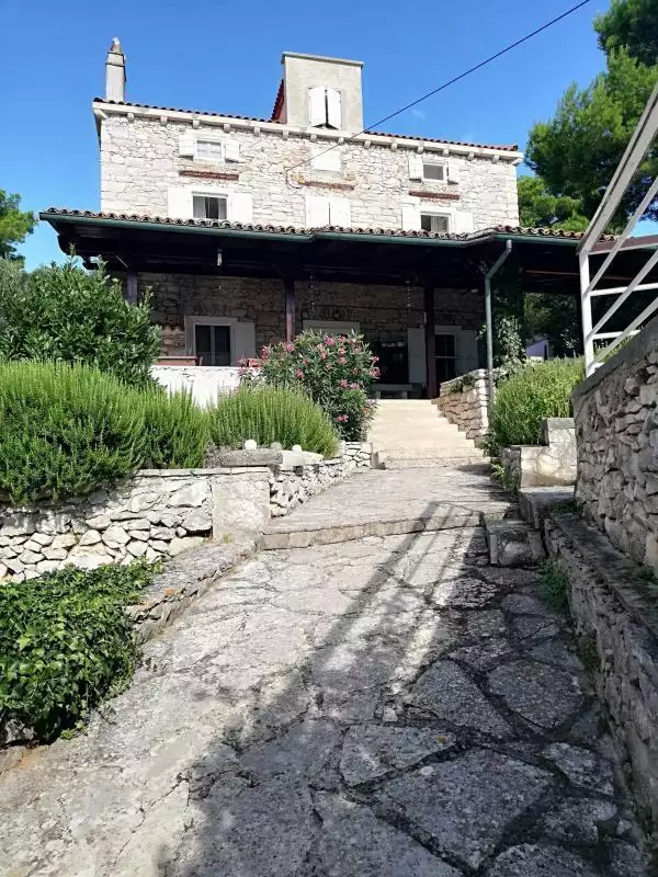 Villa 368m² in Croatia, Unije. Priced at 990000€ rent photo-14