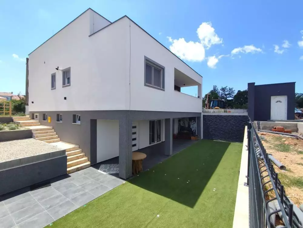 Villa 240m² in Croatia, Vodnjan. Priced at 650000€ rent photo-1