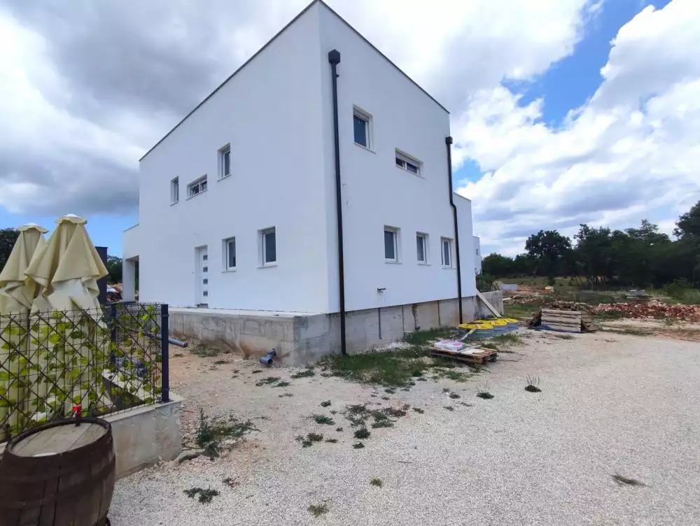 Villa 195m² in Croatia, Vodnjan. Priced at 690000€ rent photo-3