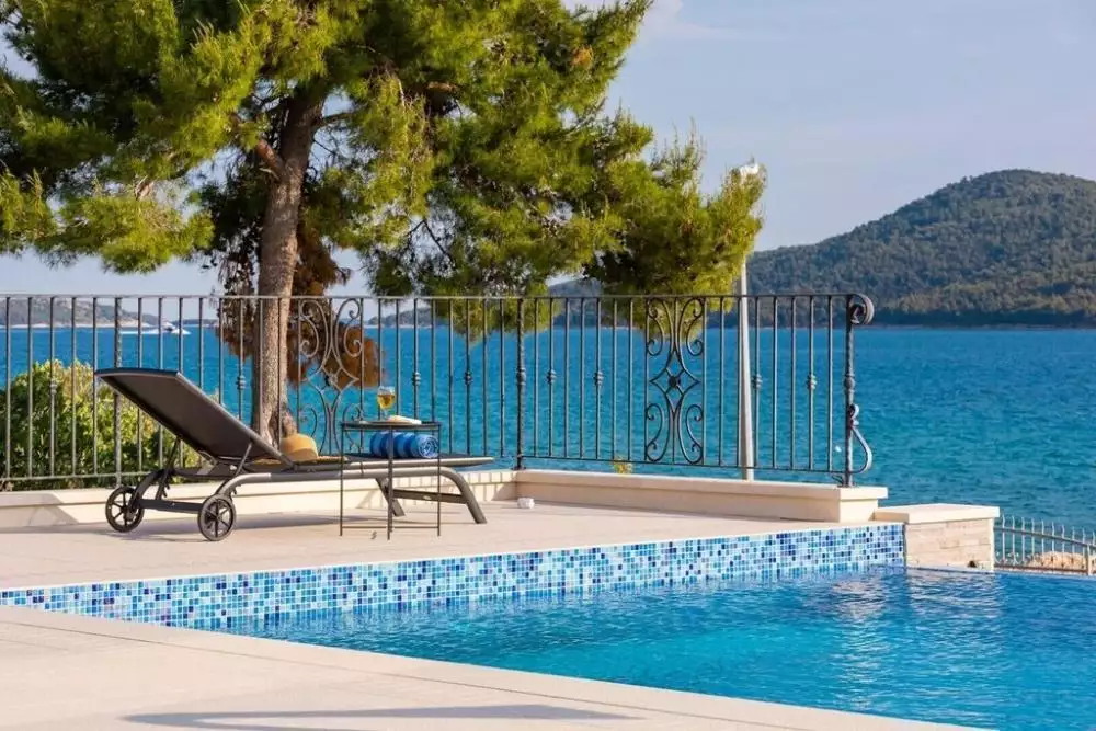 Villa 1006m² in Croatia, Sibenik. Priced at 5300000€ rent photo-2