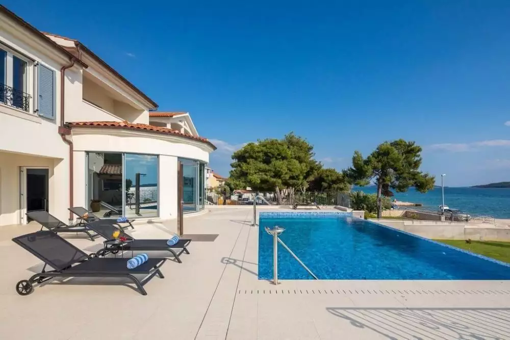 Villa 1006m² in Croatia, Sibenik. Priced at 5300000€ rent photo-3