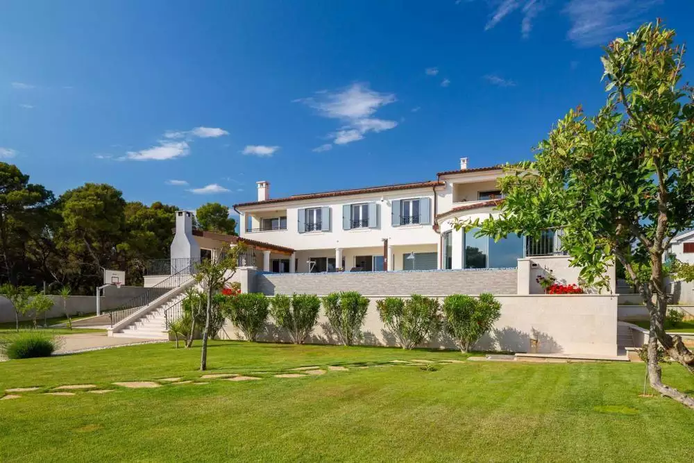 Villa 1006m² in Croatia, Sibenik. Priced at 5300000€ rent photo-4