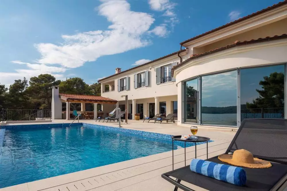 Villa 1006m² in Croatia, Sibenik. Priced at 5300000€ rent photo-7