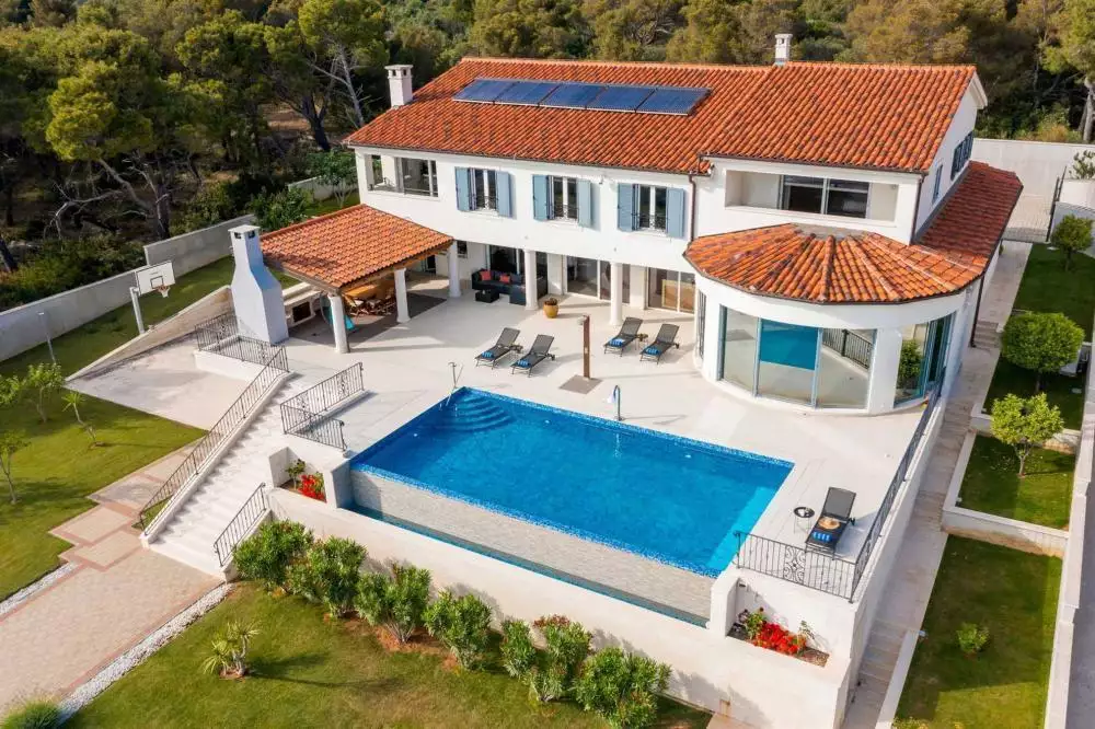 Villa 1006m² in Croatia, Sibenik. Priced at 5300000€ rent photo-9
