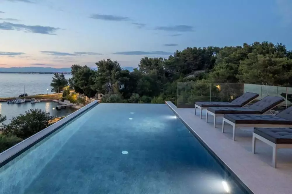 Villa 260m² in Croatia, Ugljan. Priced at 1400000€ rent photo-2