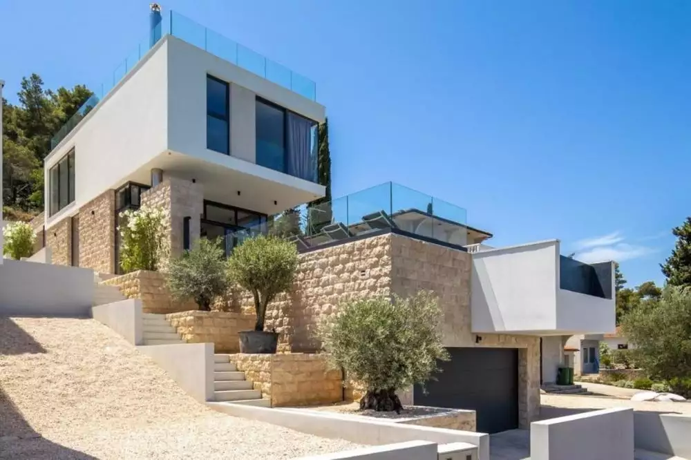 Villa 260m² in Croatia, Ugljan. Priced at 1400000€ rent photo-8