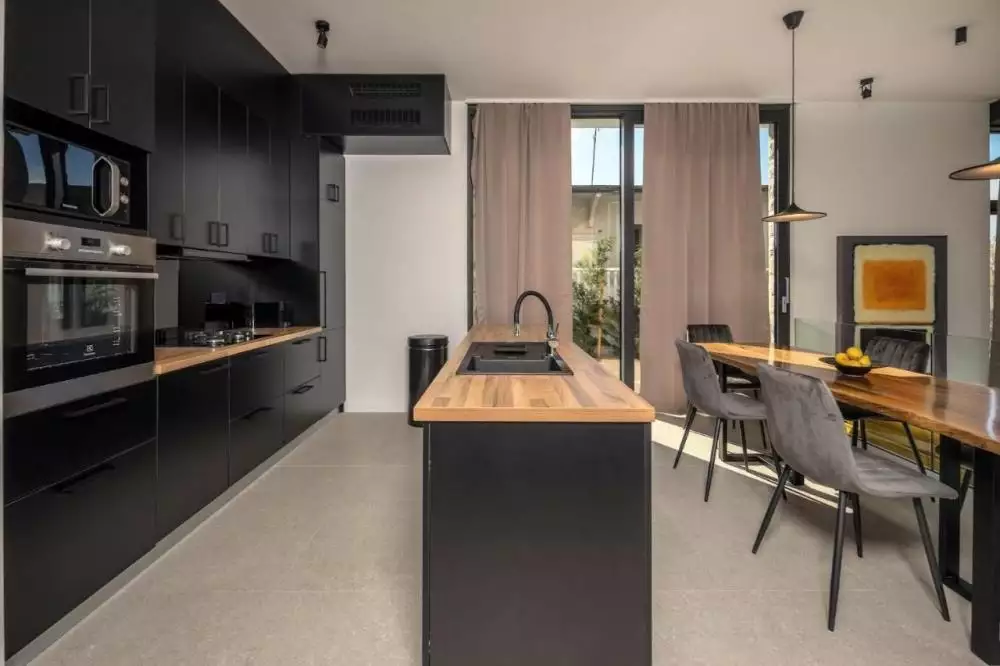 Villa 260m² in Croatia, Ugljan. Priced at 1400000€ rent photo-14