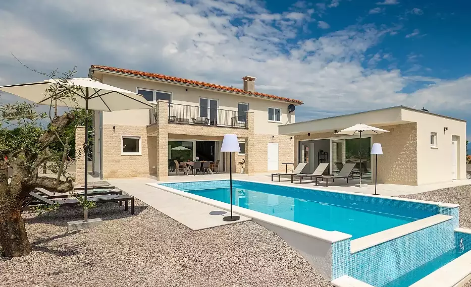 Villa 180m² in Croatia, Labin. Priced at 737000€ rent photo-1