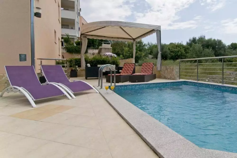Hotels 320m² in Croatia, Ciovo. Priced at 780000€ rent photo-4