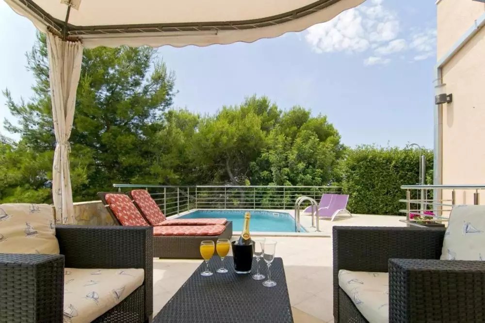 Hotels 320m² in Croatia, Ciovo. Priced at 780000€ rent photo-5
