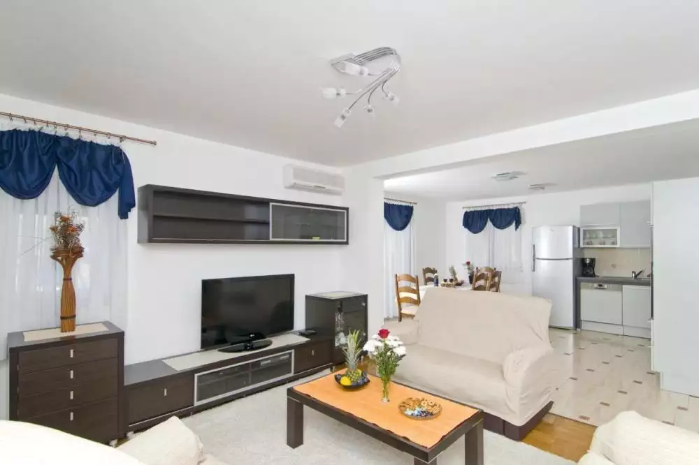 Hotels 320m² in Croatia, Ciovo. Priced at 780000€ rent photo-20