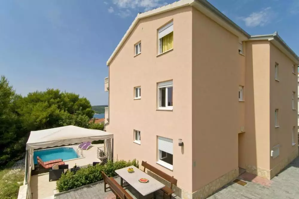 Hotels 320m² in Croatia, Ciovo. Priced at 780000€ rent photo-22