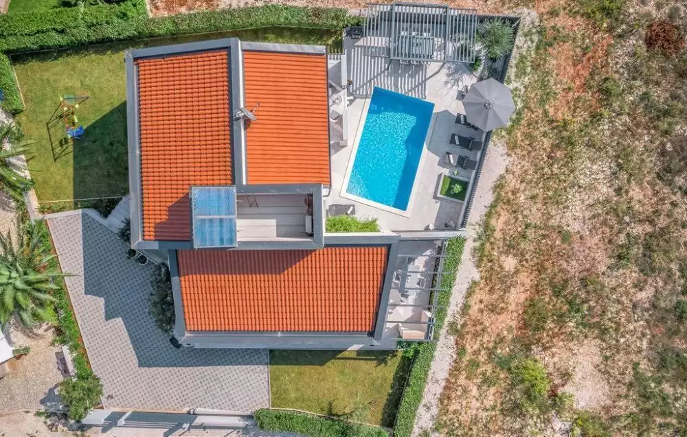 Villa 260m² in Croatia, Medulin. Priced at 995000€ rent photo-2