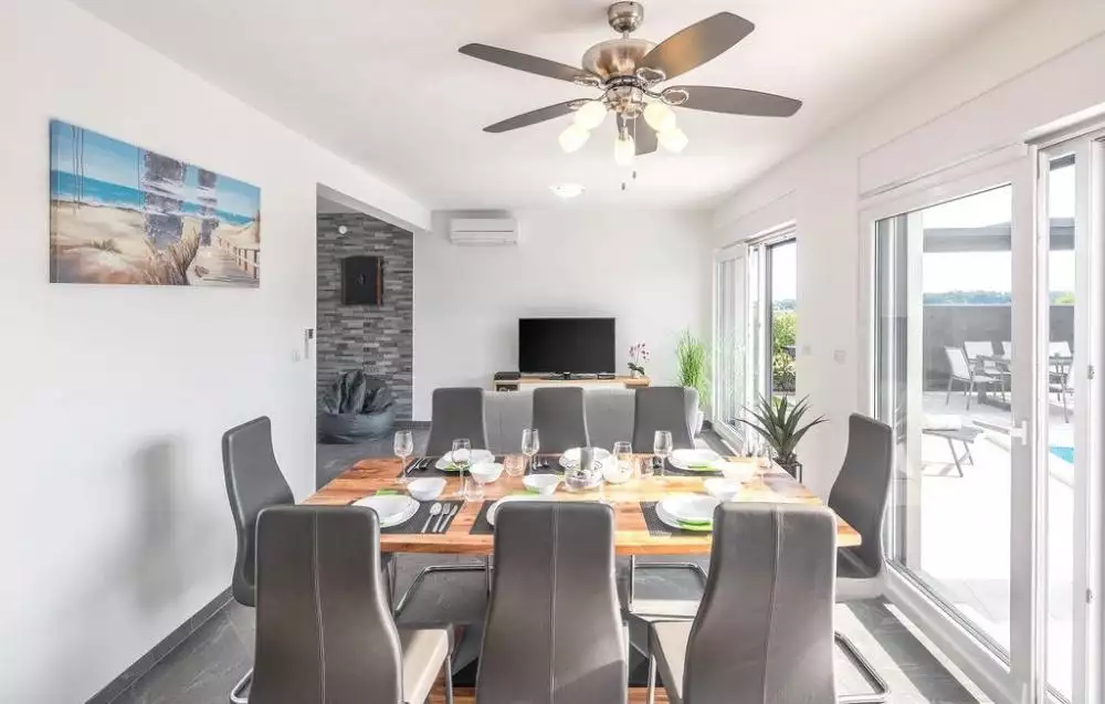 Villa 260m² in Croatia, Medulin. Priced at 995000€ rent photo-8