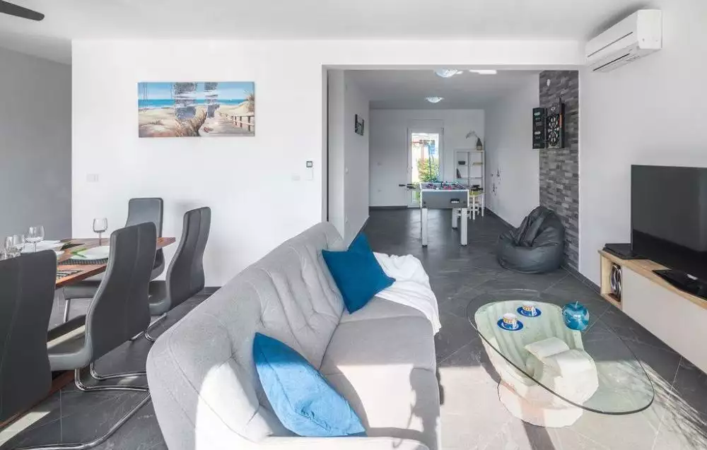 Villa 260m² in Croatia, Medulin. Priced at 995000€ rent photo-16