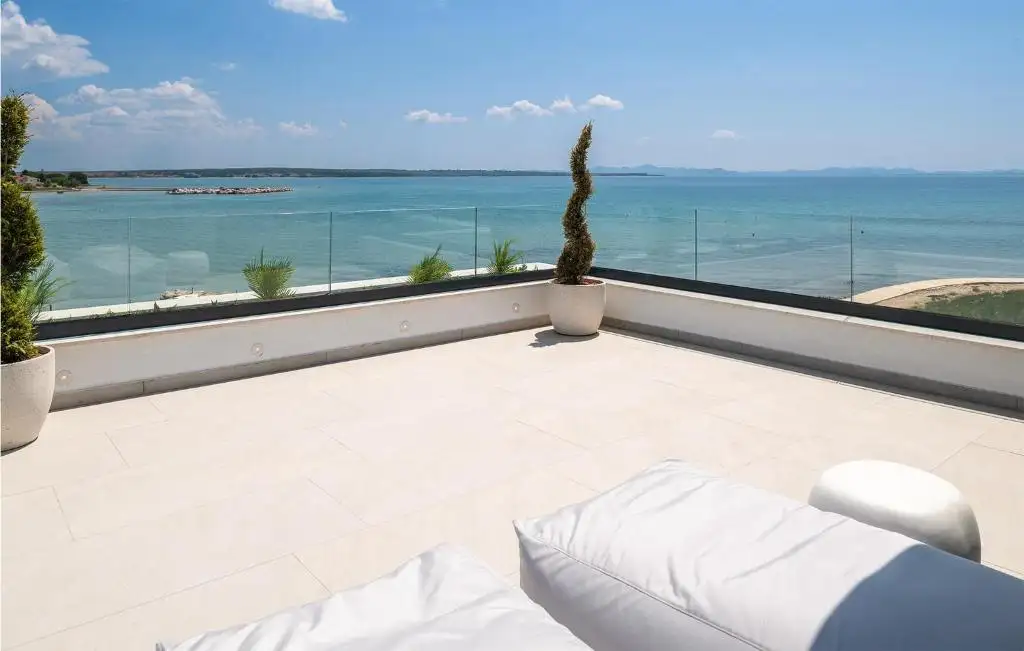 Villa 237m² in Croatia, Zadar. Priced at 3500000€ rent photo-2