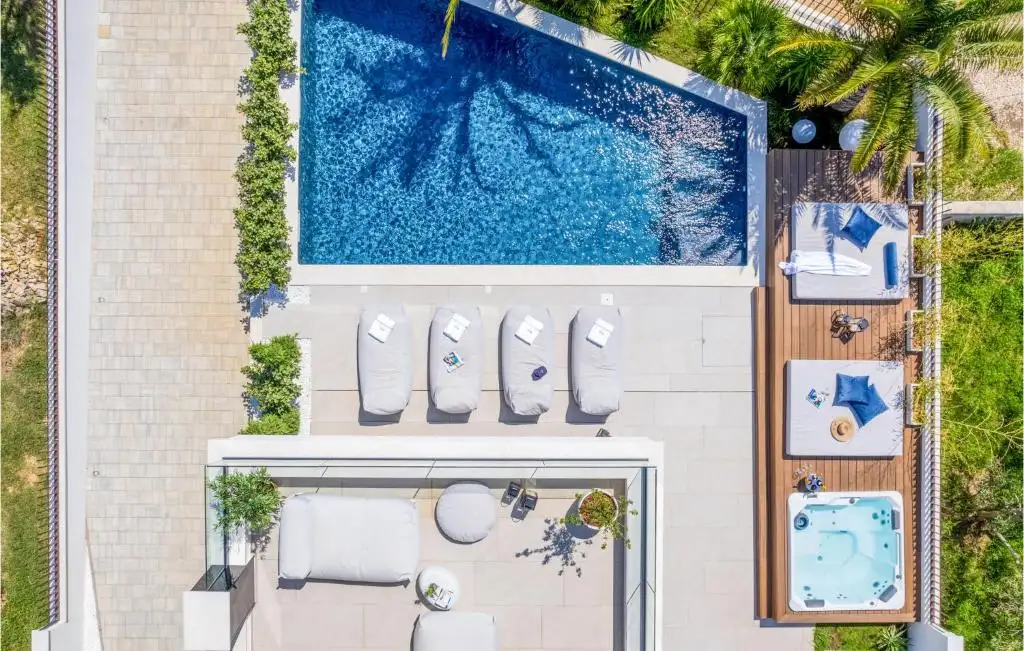 Villa 237m² in Croatia, Zadar. Priced at 3500000€ rent photo-3