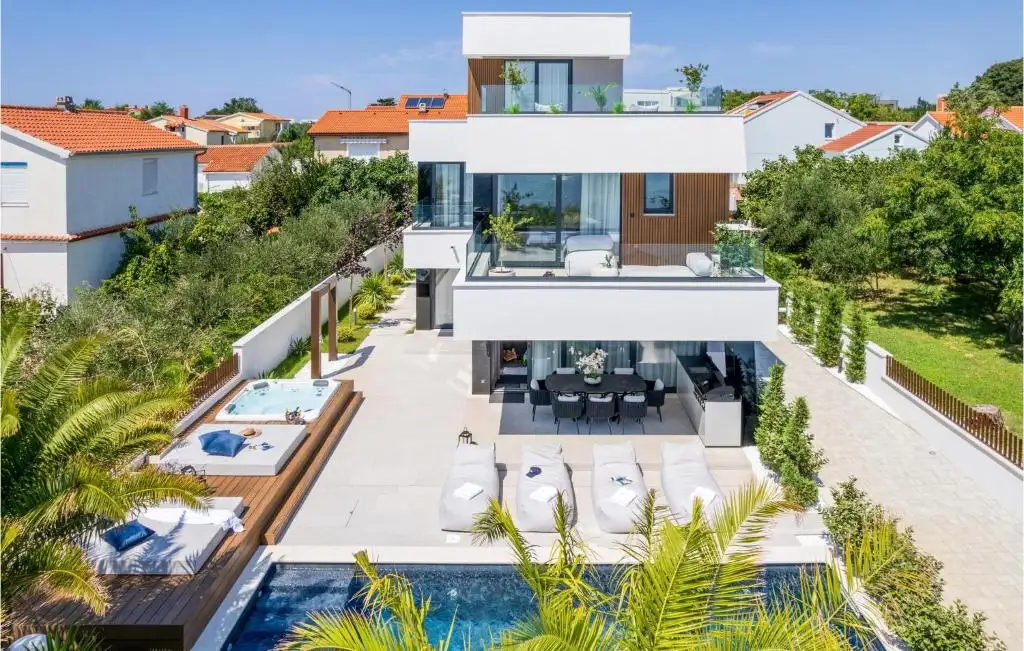Villa 237m² in Croatia, Zadar. Priced at 3500000€ rent photo-4