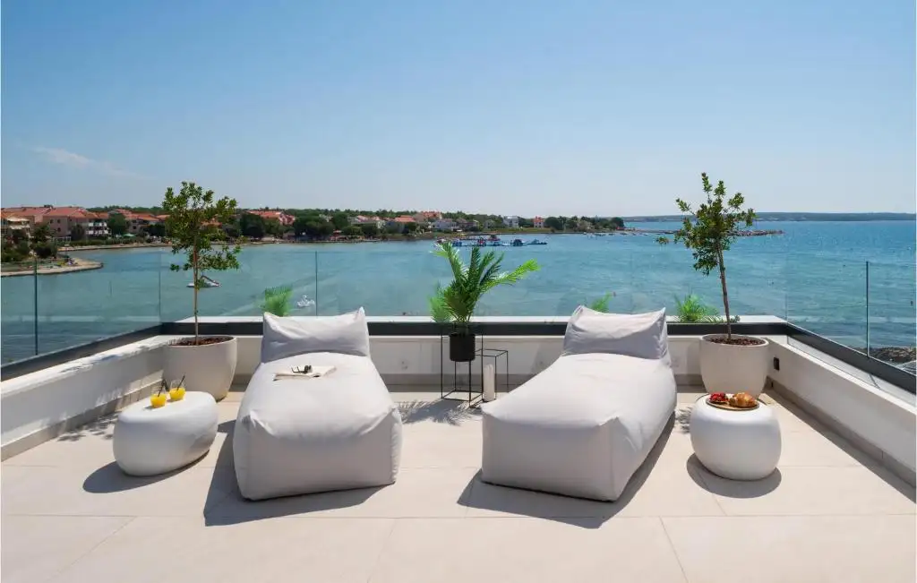 Villa 237m² in Croatia, Zadar. Priced at 3500000€ rent photo-5