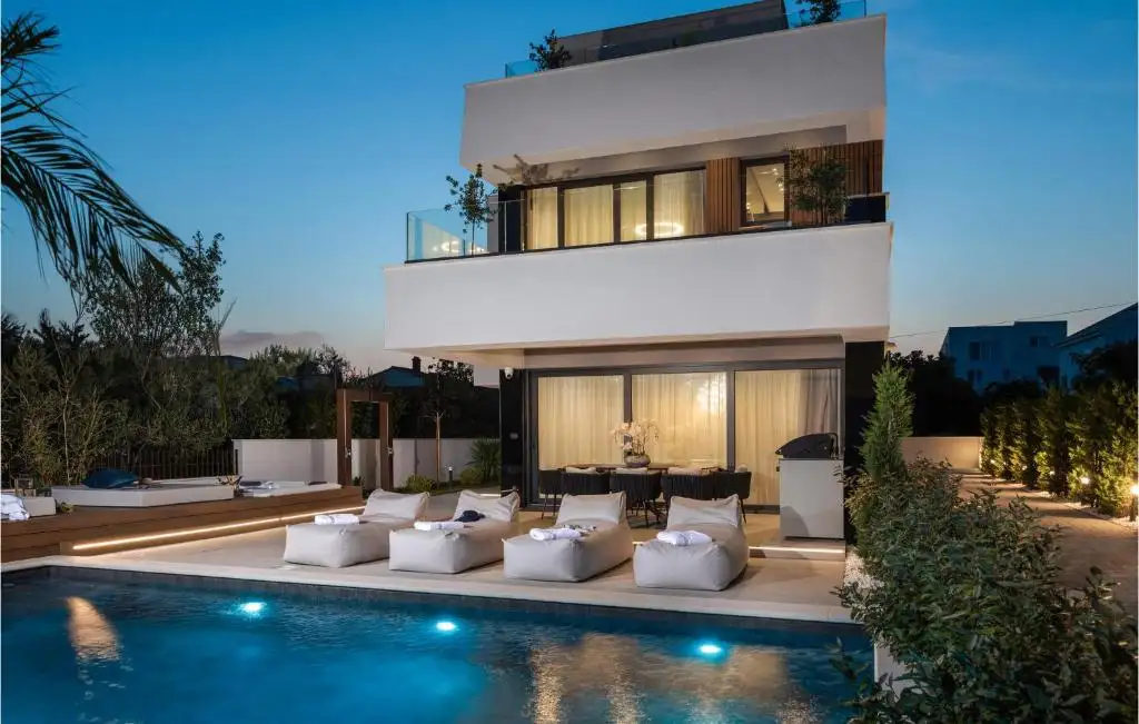 Villa 237m² in Croatia, Zadar. Priced at 3500000€ rent photo-8