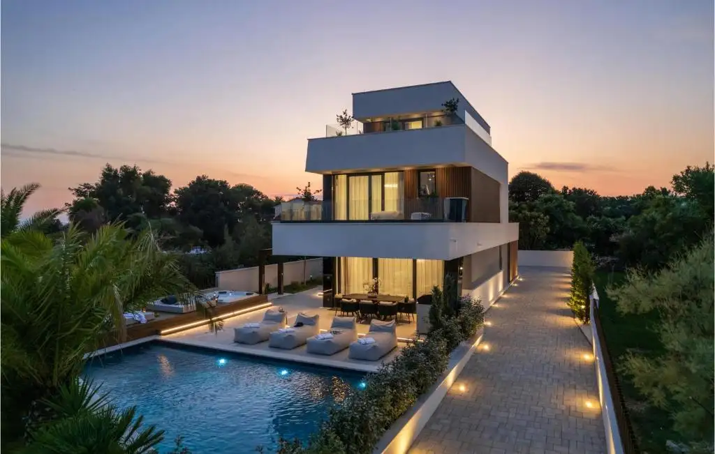 Villa 237m² in Croatia, Zadar. Priced at 3500000€ rent photo-9