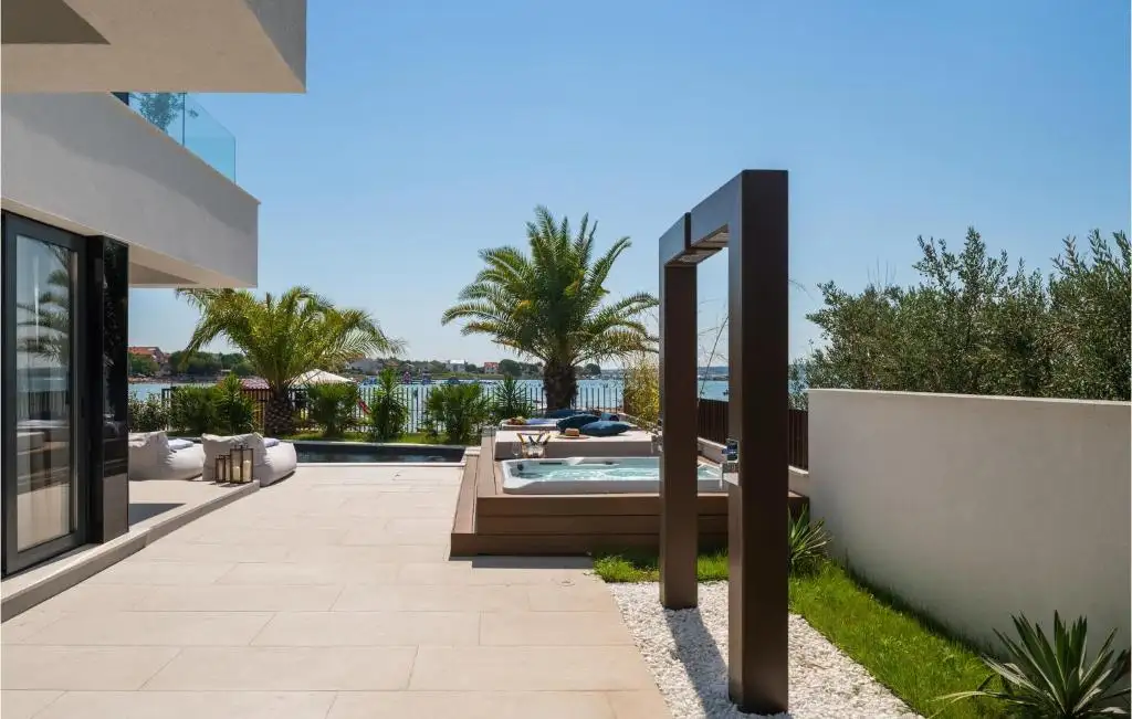Villa 237m² in Croatia, Zadar. Priced at 3500000€ rent photo-16