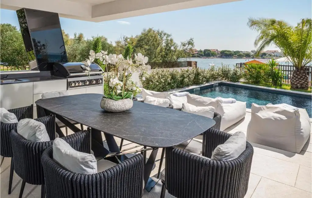 Villa 237m² in Croatia, Zadar. Priced at 3500000€ rent photo-17