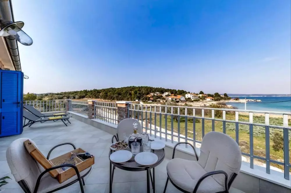 Villa 300m² in Croatia, Zadar. Priced at 1400000€ rent photo-1