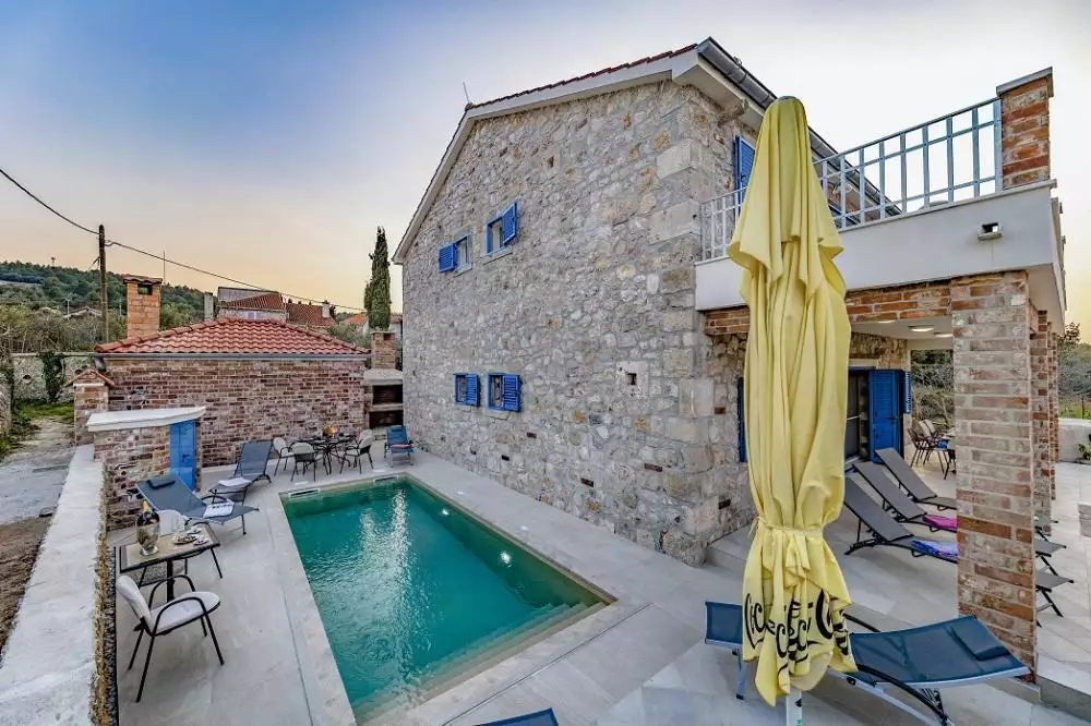 Villa 300m² in Croatia, Zadar. Priced at 1400000€ rent photo-7