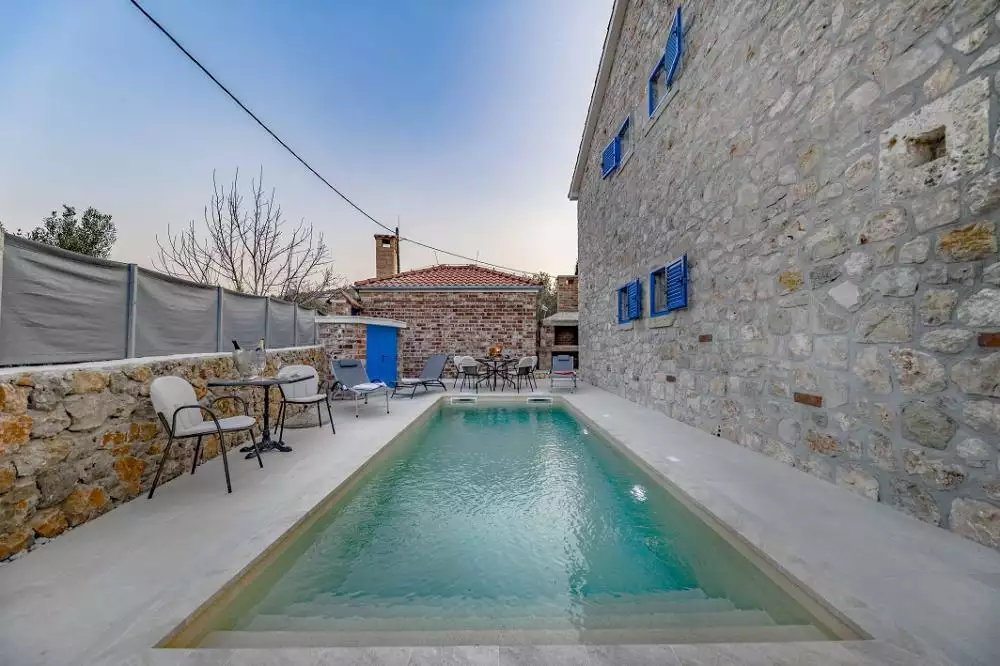 Villa 300m² in Croatia, Zadar. Priced at 1400000€ rent photo-8