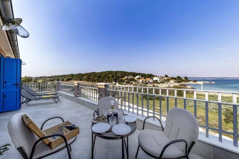 Villa 300m² in Croatia, Zadar. Priced at 1400000€ rent photo-14