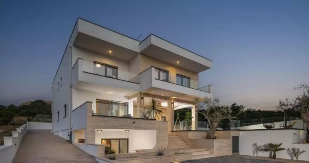 Villa 450m² in Croatia, Zadar. Priced at 1255000€ rent photo-2