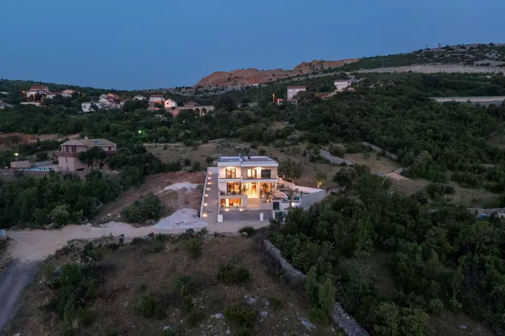 Villa 450m² in Croatia, Zadar. Priced at 1255000€ rent photo-10