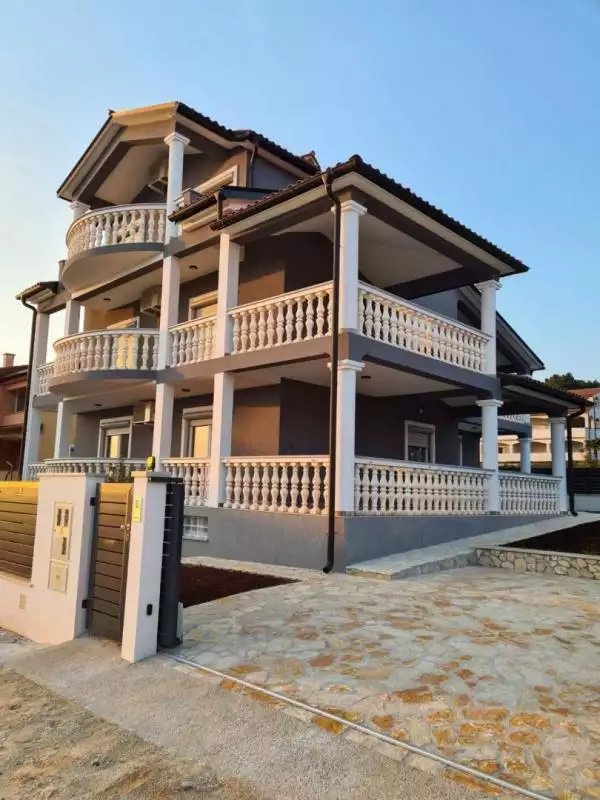 Hotels 225m² in Croatia, Medulin. Priced at 1350000€ rent photo-4
