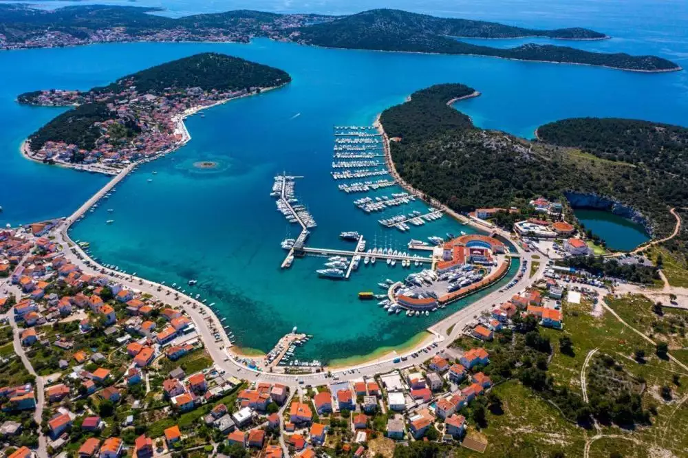 Hotels 1m² in Croatia, Rogoznica. Priced at 3750000€ rent photo-5