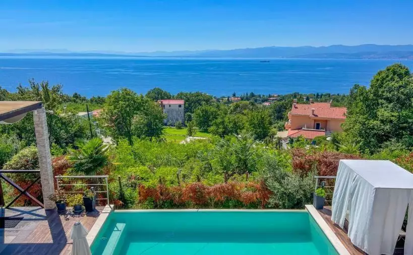 Villa 250m² in Croatia, Lovran. Priced at 935000€ rent photo-3